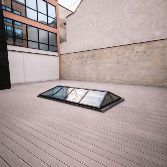  Annonces SURESNES : Local / Bureau | SAINT-DENIS (93200) | 425 m2 | 4 250 &euro; 