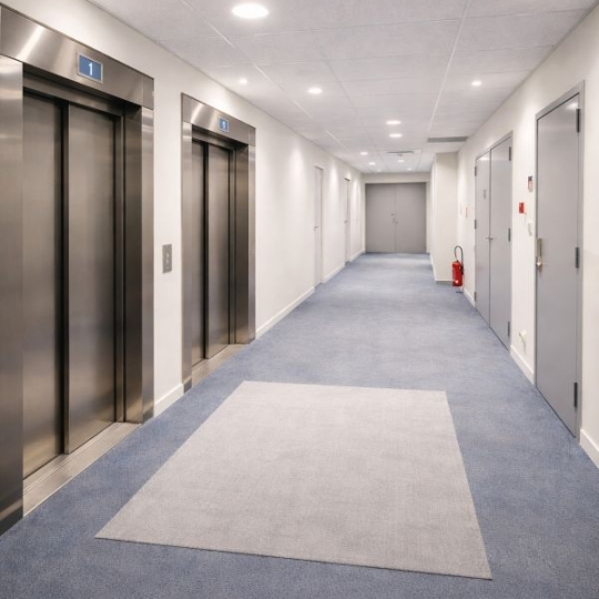  Annonces SURESNES : Local / Bureau | SAINT-DENIS (93200) | 425 m2 | 4 250 &euro; 