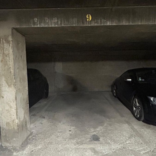  Annonces SURESNES : Garage / Parking | PARIS (75015) | 12 m2 | 120 &euro; 