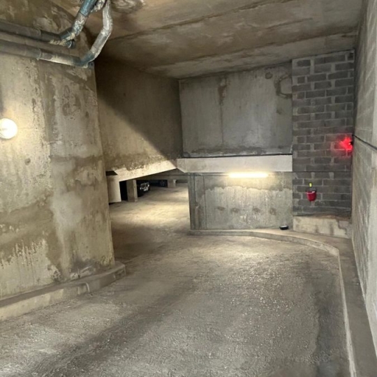  Annonces SURESNES : Garage / Parking | PARIS (75015) | 12 m2 | 120 &euro; 