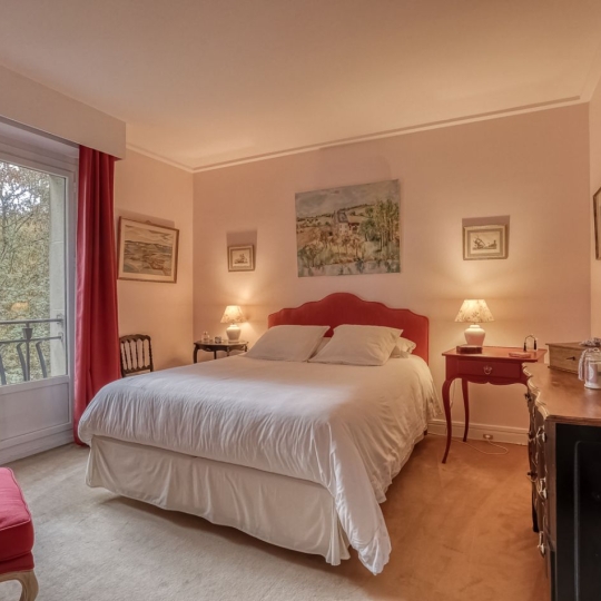  Annonces SURESNES : Appartement | VILLE-D'AVRAY (92410) | 188 m2 | 5 060 &euro; 