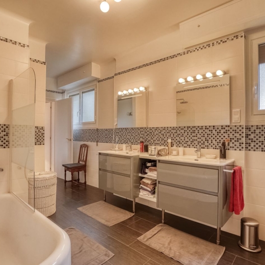  Annonces SURESNES : Appartement | VILLE-D'AVRAY (92410) | 188 m2 | 5 060 &euro; 