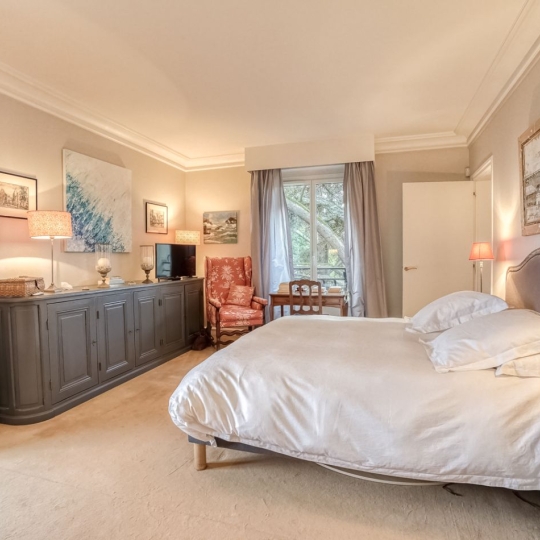  Annonces SURESNES : Appartement | VILLE-D'AVRAY (92410) | 188 m2 | 5 060 &euro; 