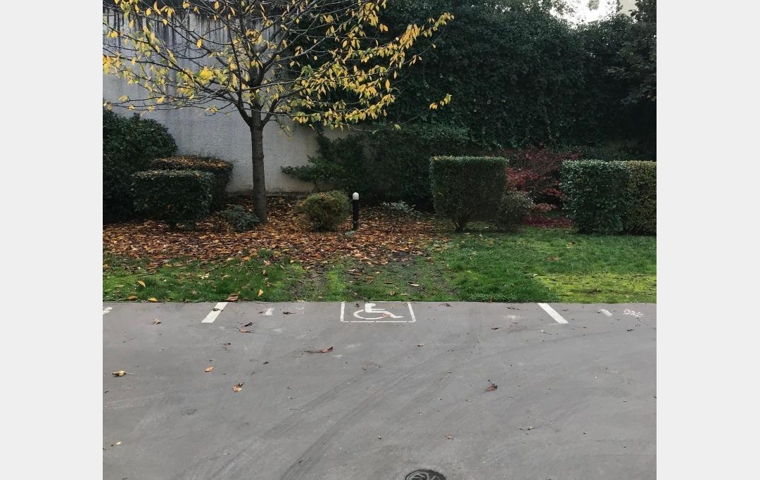 Annonces SURESNES : Garage / Parking | ISSY-LES-MOULINEAUX (92130) | 0 m2 | 85 &euro; 