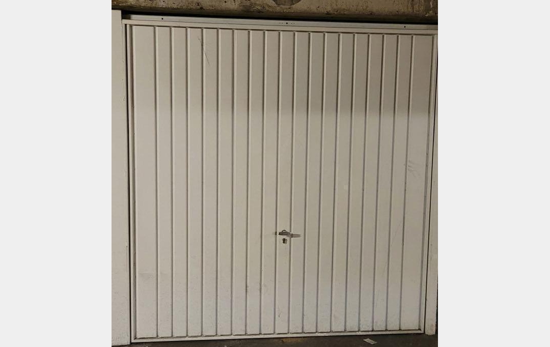 Annonces SURESNES : Garage / Parking | PARIS (75018) | 12 m2 | 117 &euro; 