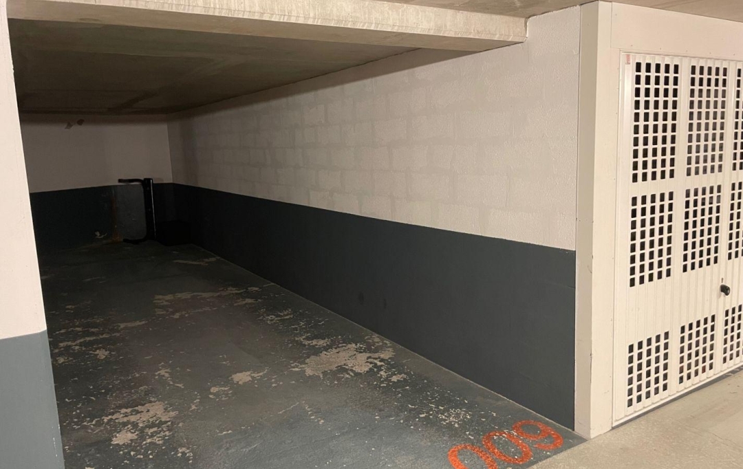 Annonces SURESNES : Garage / Parking | BOULOGNE-BILLANCOURT (92100) | 14 m2 | 150 &euro; 
