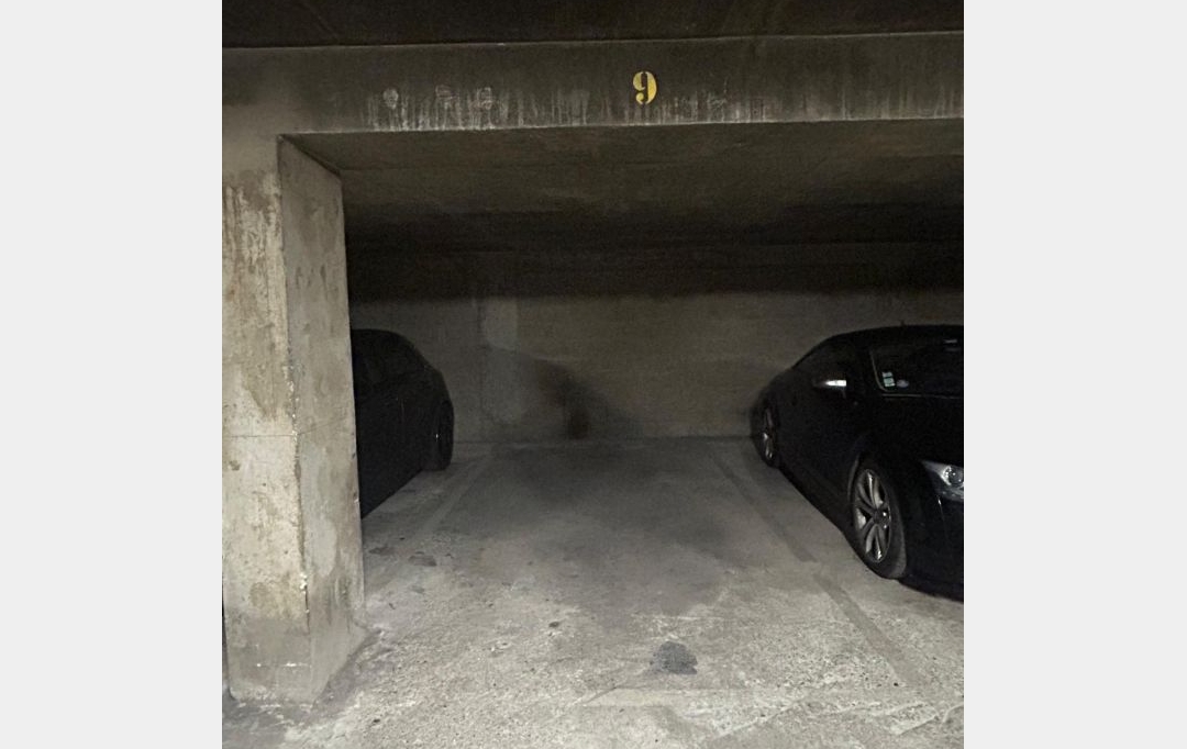 Annonces SURESNES : Garage / Parking | PARIS (75015) | 12 m2 | 120 &euro; 