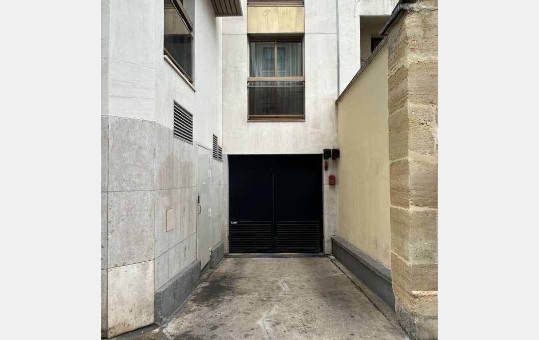 Annonces SURESNES : Garage / Parking | PARIS (75015) | 12 m2 | 120 &euro; 