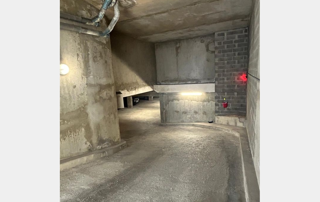 Annonces SURESNES : Garage / Parking | PARIS (75015) | 12 m2 | 120 &euro; 