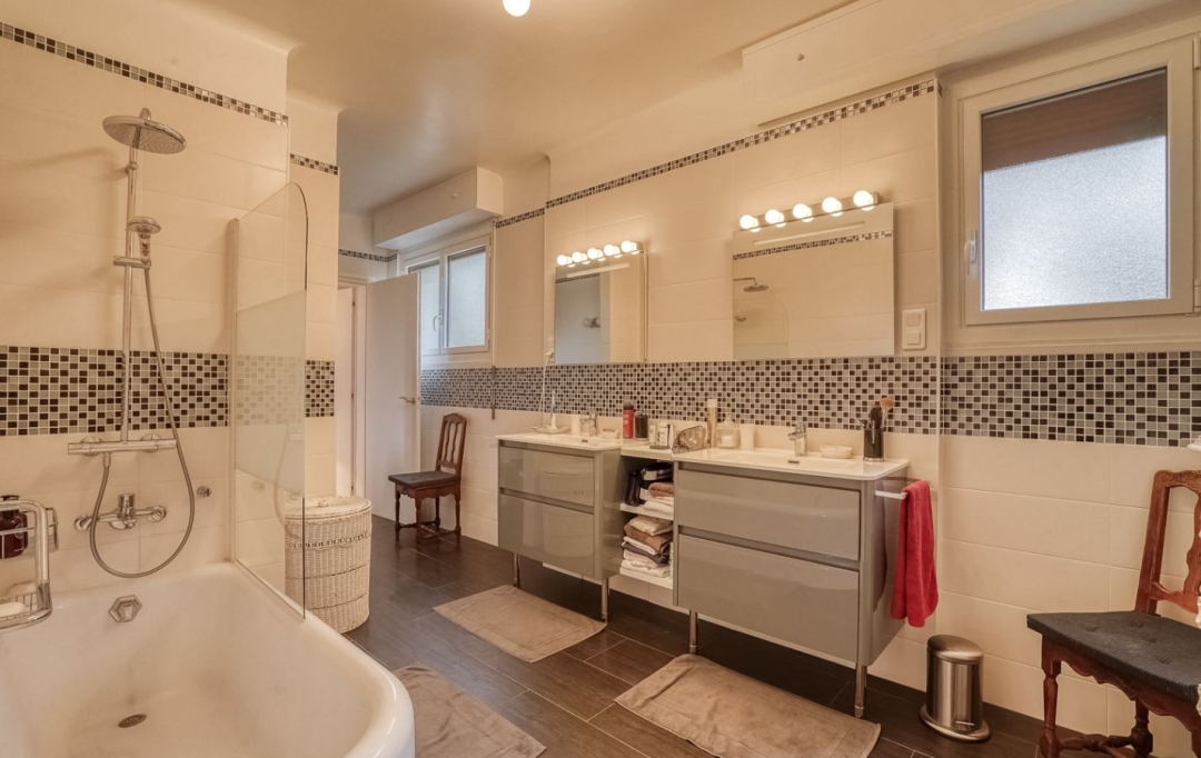 Annonces SURESNES : Appartement | VILLE-D'AVRAY (92410) | 188 m2 | 5 060 &euro; 